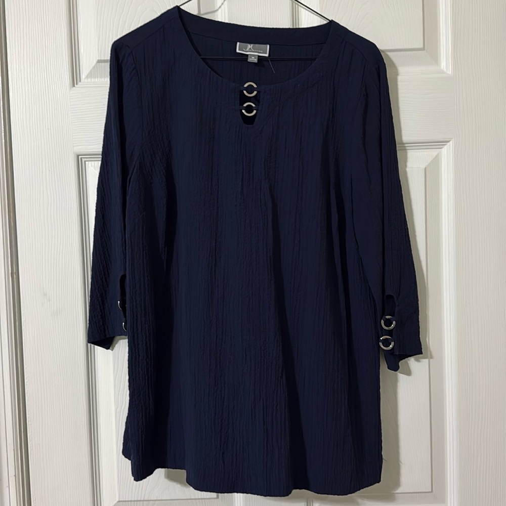 JM Collection Navy top. Size med